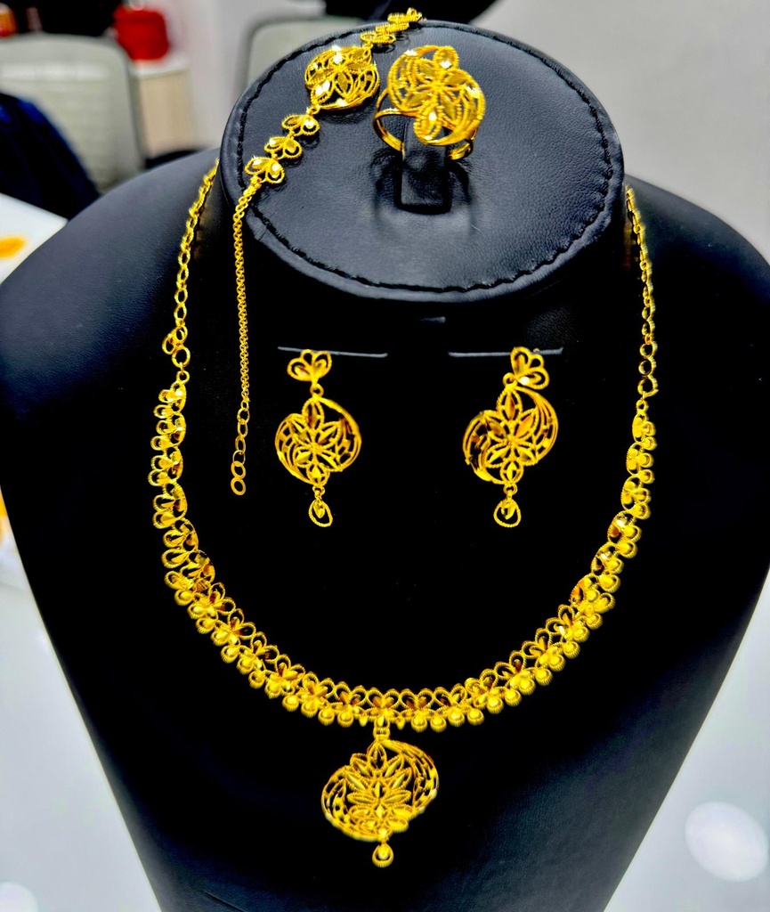 Saudi Gold Necklace set with Earing Bracelet and Ring. (21k)
